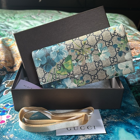 SOLD Like New GUCCI Bloom Long Wallet - Picture 5 of 10